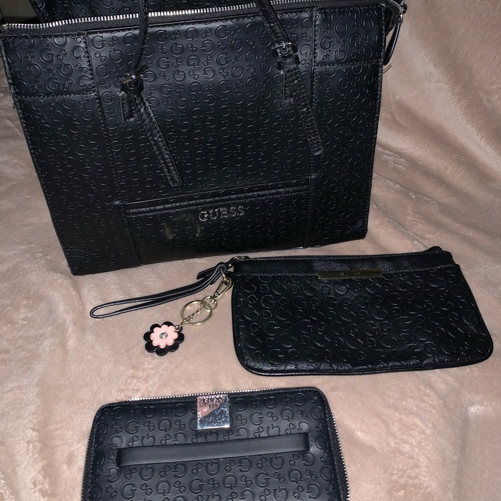 Guess purse wallet and wristlet